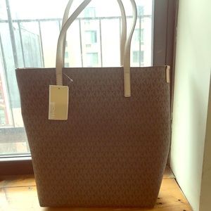 Michael Kors Hayley bag in Mocha/bisque
